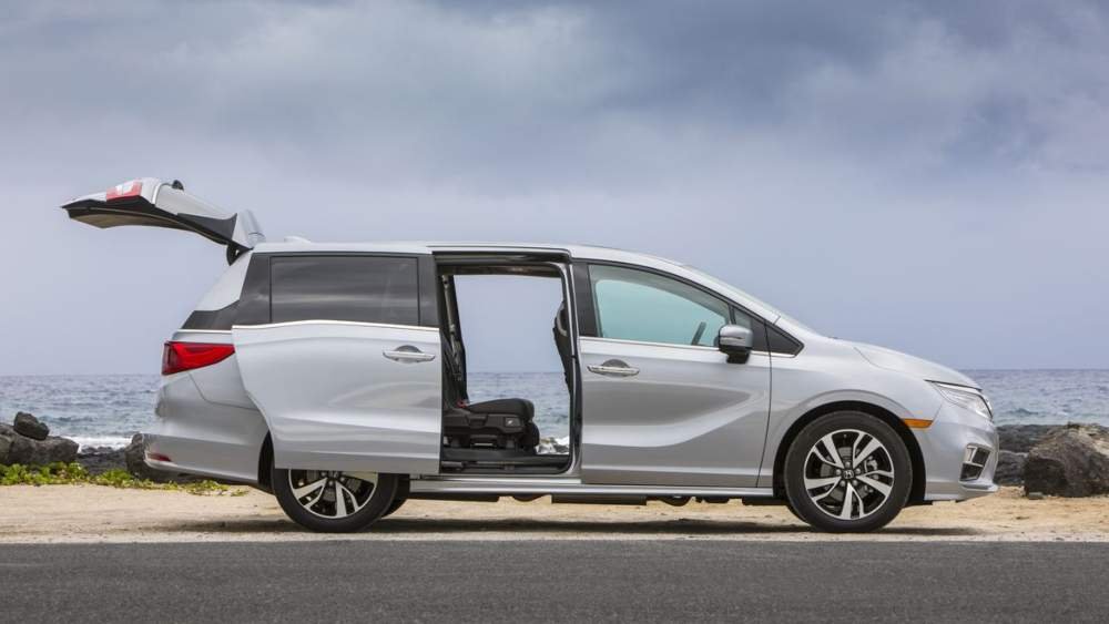 Minivan vs SUV - Silver Honda Odyssey