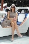 2012-geneva-motor-show-glasses-girl-1