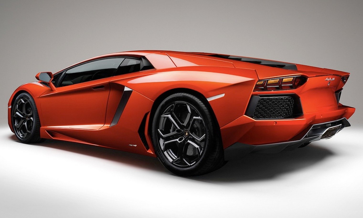 How do you turn a Lamborghini Aventador into a GT racer ...