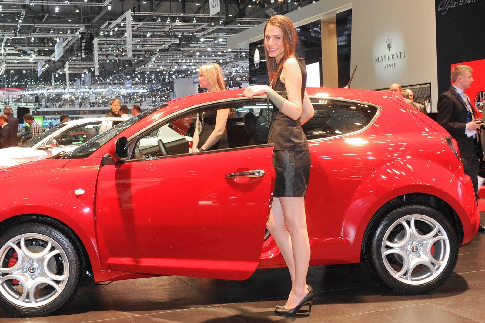 2012 Geneva Motor Show Girls - AutoTribute1600 x 1066
