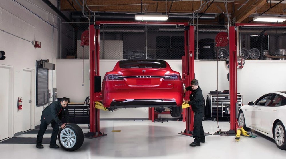 Tesla Model S Kollisionsreparatur im Reparaturzentrum